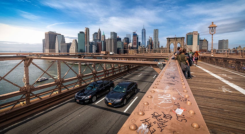 Výhled z mostu Brooklyn Bridge